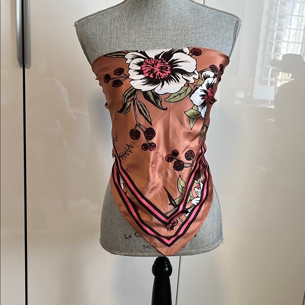 Jessica Simpson NWOT Floral Beige and Pink Square Scarf 27 x 27